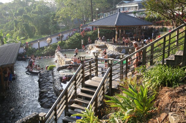 beitou-hot-spring-taipei-attractions-of-color-fun-inn.jpg